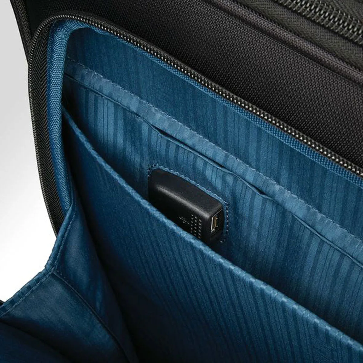 Hartmann Metropolitan 2 20" Global Carry On Expandable Spinner