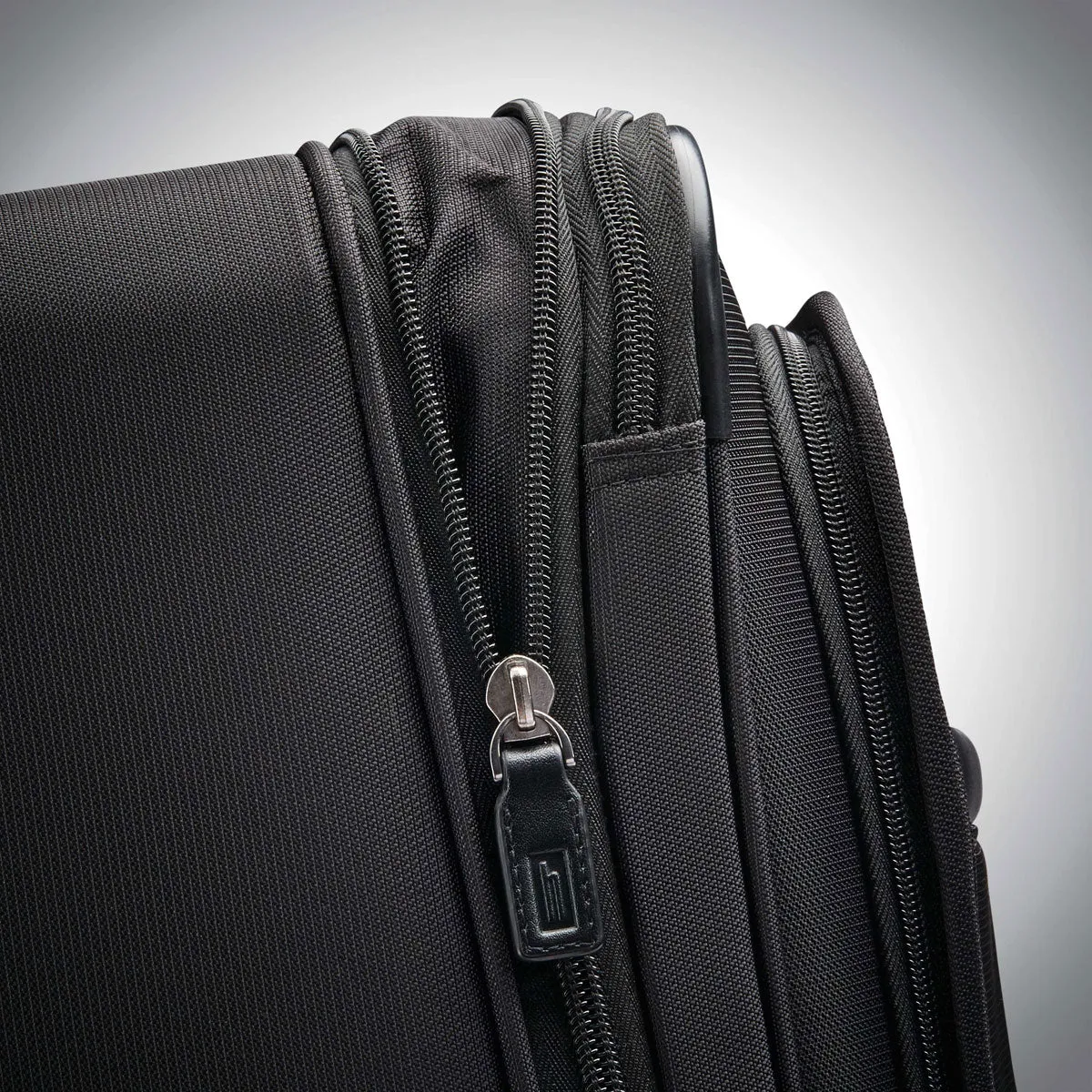 Hartmann Metropolitan 2 20" Global Carry On Expandable Spinner